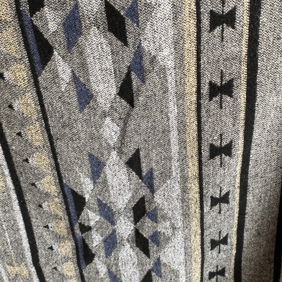 Poncho - Picture 3 of 3